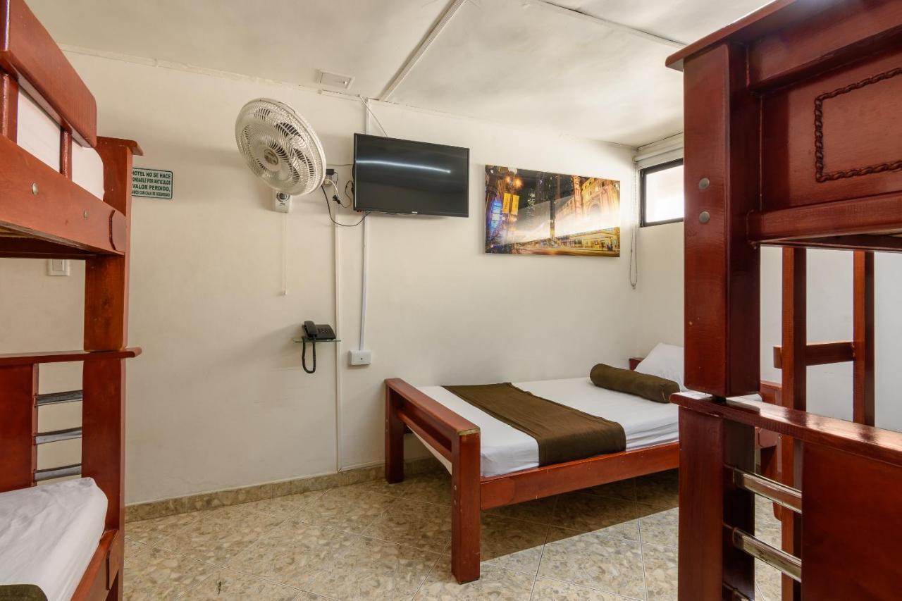 Hotel Sol Del Estadio Меделин Екстериор снимка